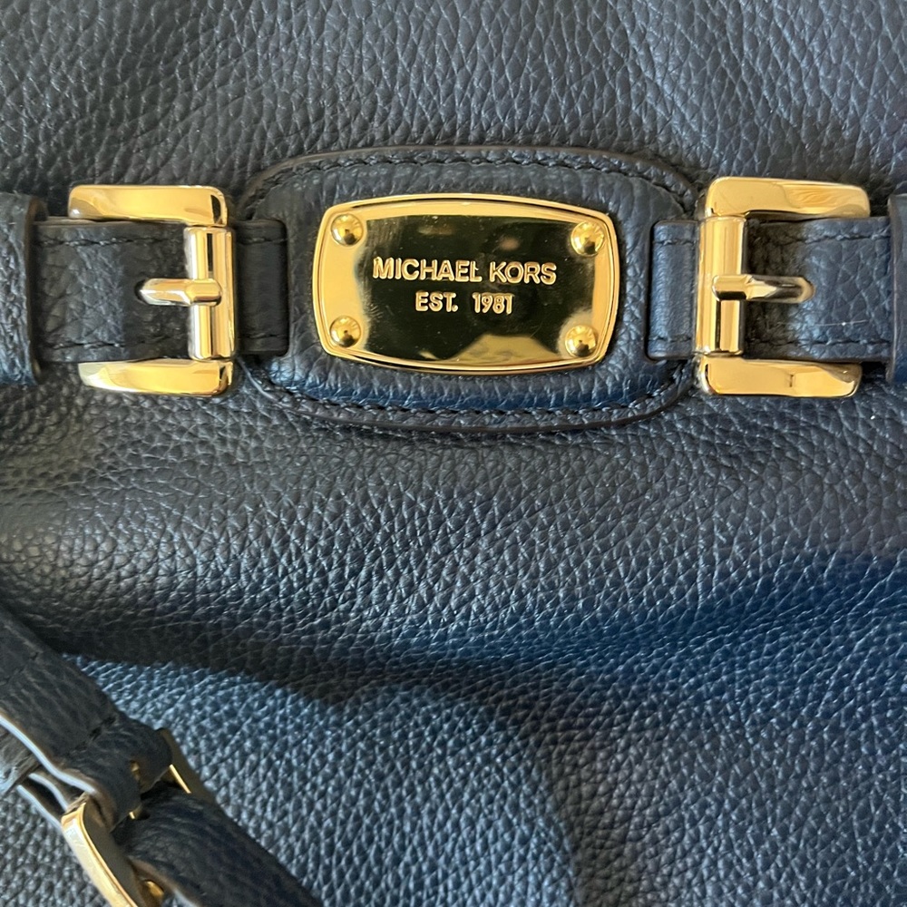 Michael kors navy crossbody